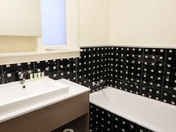 Naughtons Parkville Hotel - Tourism Adelaide 11