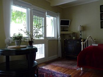 Brentwood Accommodation - Tourism Adelaide 4