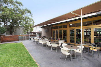 High Flyer Hotel - Tourism Adelaide 3