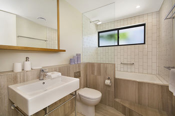 Jacaranda Noosa - Tourism Adelaide 4