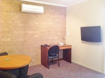 Ashton Townhouse Motel And Suites - Tourism Adelaide 8