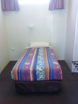 Ashton Townhouse Motel And Suites - Tourism Adelaide 18