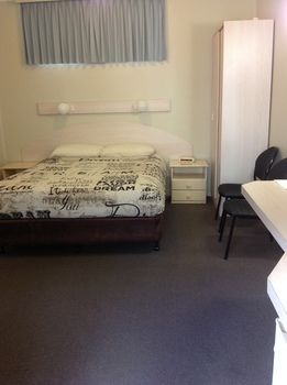 Ashton Townhouse Motel And Suites - Tourism Adelaide 19