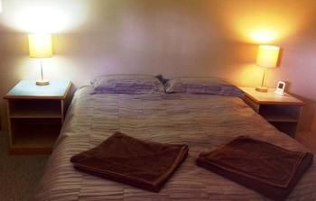 Hunter Hideaway Cottages - Tourism Adelaide 0