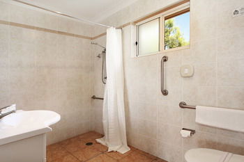 Edward Parry Motel & Apartments - Tourism Adelaide 3