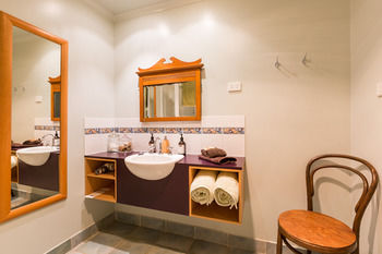 Strathvea Guest House - Tourism Adelaide 0