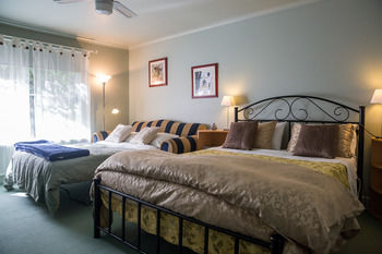 Strathvea Guest House - Tourism Adelaide 7
