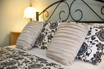 Strathvea Guest House - Tourism Adelaide 14