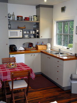 Stones Throw Cottage Bed & Breakfast - Tourism Adelaide 3