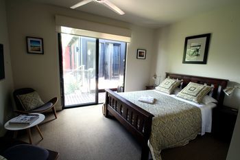 Phoenix Eumundi Bed & Breakfast - Tourism Adelaide 1
