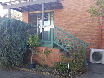 Bentley Waterfront Motel & Cottages - Tourism Adelaide 2