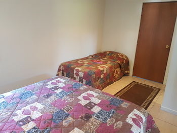 Bentley Waterfront Motel & Cottages - Tourism Adelaide 4