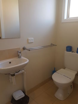 Bentley Waterfront Motel & Cottages - Tourism Adelaide 7