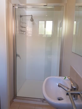 Bentley Waterfront Motel & Cottages - Tourism Adelaide 9