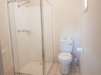 Bentley Waterfront Motel & Cottages - Tourism Adelaide 11