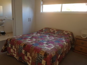 Bentley Waterfront Motel & Cottages - Tourism Adelaide 29