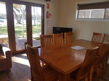 Bentley Waterfront Motel & Cottages - Tourism Adelaide 42