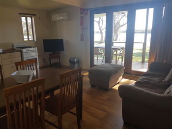 Bentley Waterfront Motel & Cottages - Tourism Adelaide 75