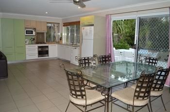 Pebbles At Mudjimba Beach - Tourism Adelaide 1