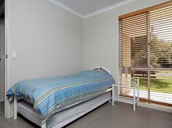 Pebbles At Mudjimba Beach - Tourism Adelaide 19