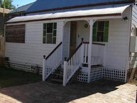 A Pine Cottage - Tourism Adelaide 0