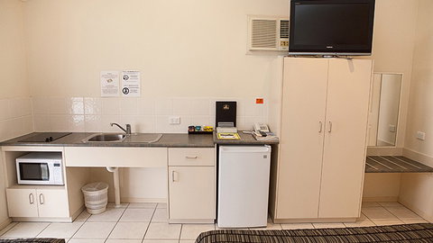 BEST WESTERN Caboolture Central Motor Inn - Tourism Adelaide 0