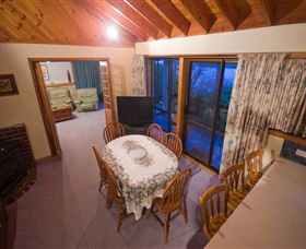 Waterside Accommodation - Derwent Vista - Tourism Adelaide 1