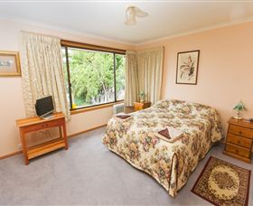 Waterside Accommodation - Derwent Vista - Tourism Adelaide 3