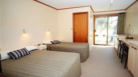 Deniliquin Golf Leisure Resort - Tourism Adelaide 4