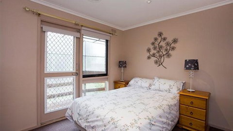 Raydon Court - Tourism Adelaide 1