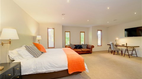 Newington Lake House - Tourism Adelaide 0