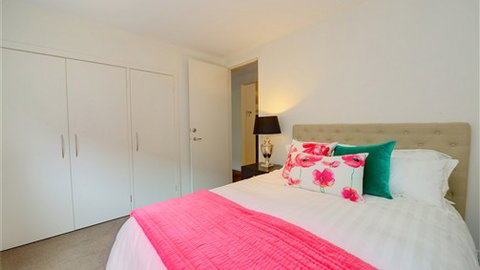 Newington Lake House - Tourism Adelaide 1