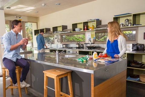 Apollo Bay Eco YHA - Tourism Adelaide 5