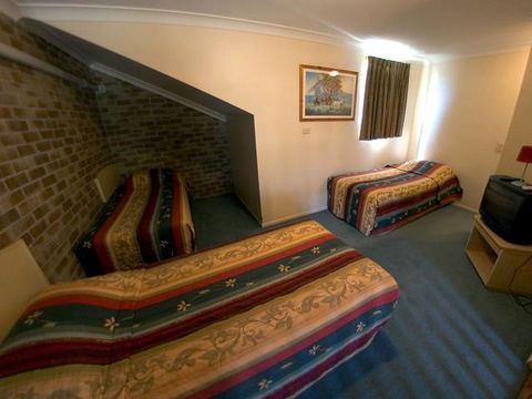 Country Gardens Motor Inn - Tourism Adelaide 4