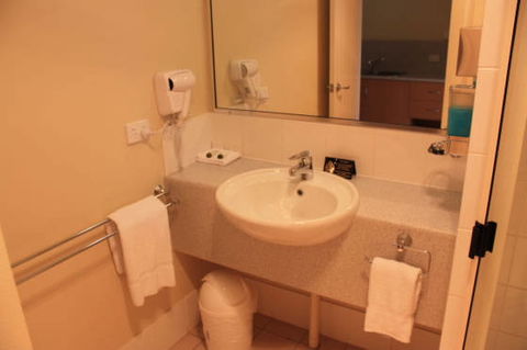 Country Roads Motor Inn - Gayndah - Tourism Adelaide 1