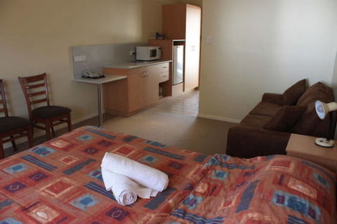 Country Roads Motor Inn - Gayndah - Tourism Adelaide 2