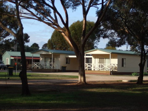 Laura Community Caravan Park - Tourism Adelaide 0