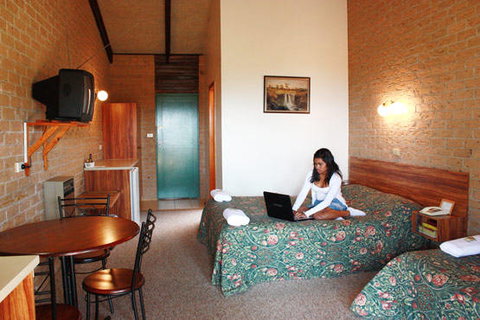 Lookout Motor Inn - Tourism Adelaide 0