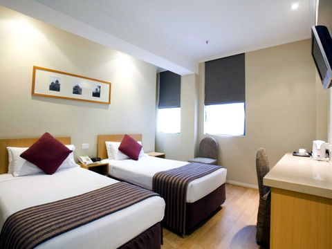 Quality Hotel Batman's Hill On Collins - Tourism Adelaide 0