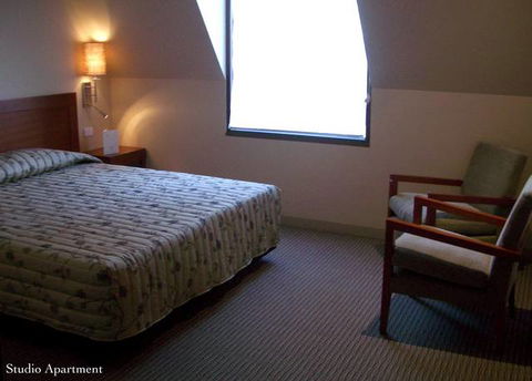 Quality Hotel Batman's Hill On Collins - Tourism Adelaide 5