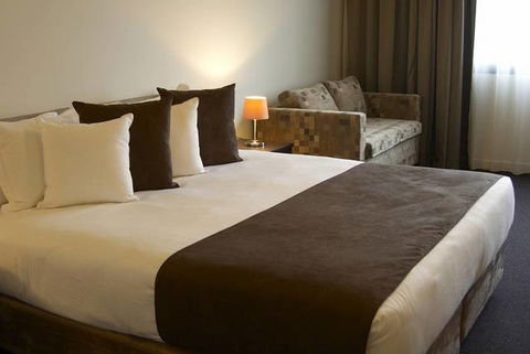 Quality Hotel Tabcorp Park - Tourism Adelaide 0
