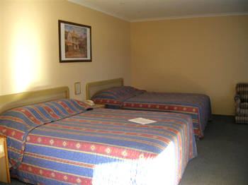 Reef Motor Inn - Tourism Adelaide 3