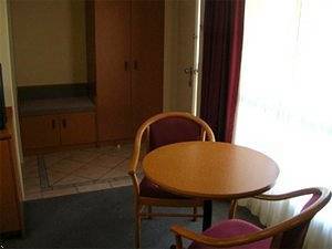 Reef Motor Inn - Tourism Adelaide 4
