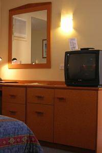 Reef Motor Inn - Tourism Adelaide 5