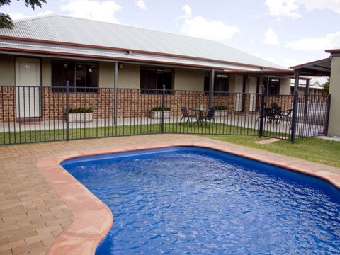 Saltbush Motor Inn - Tourism Adelaide 1
