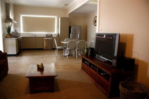 Saltbush Motor Inn - Tourism Adelaide 2