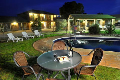 Statesman Motor Inn - Tourism Adelaide 4