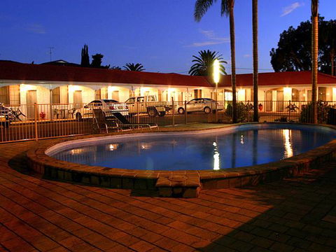 Tuncurry Beach Motel - Tourism Adelaide 0