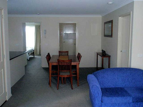 Victoria Lodge Motor Inn & Serviced Apartments - Tourism Adelaide 1