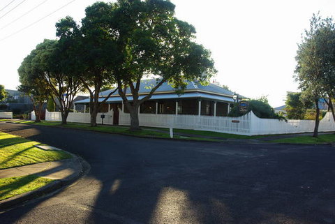 Whalers Cottage B & B - Tourism Adelaide 0